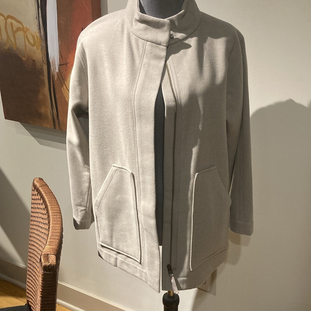 NWOT LILLA/P lightweight beige jacket, size extra small